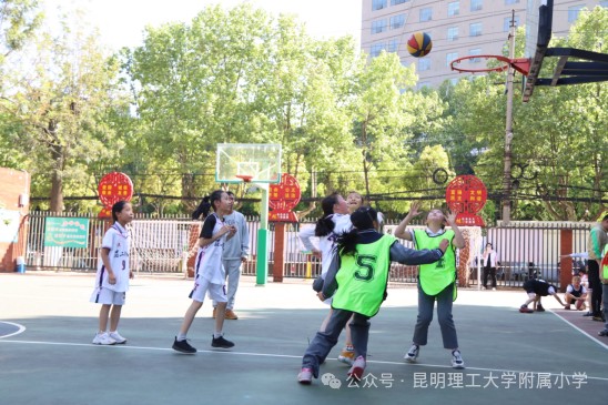 如何在篮球冬令营中加强体能训练?_1